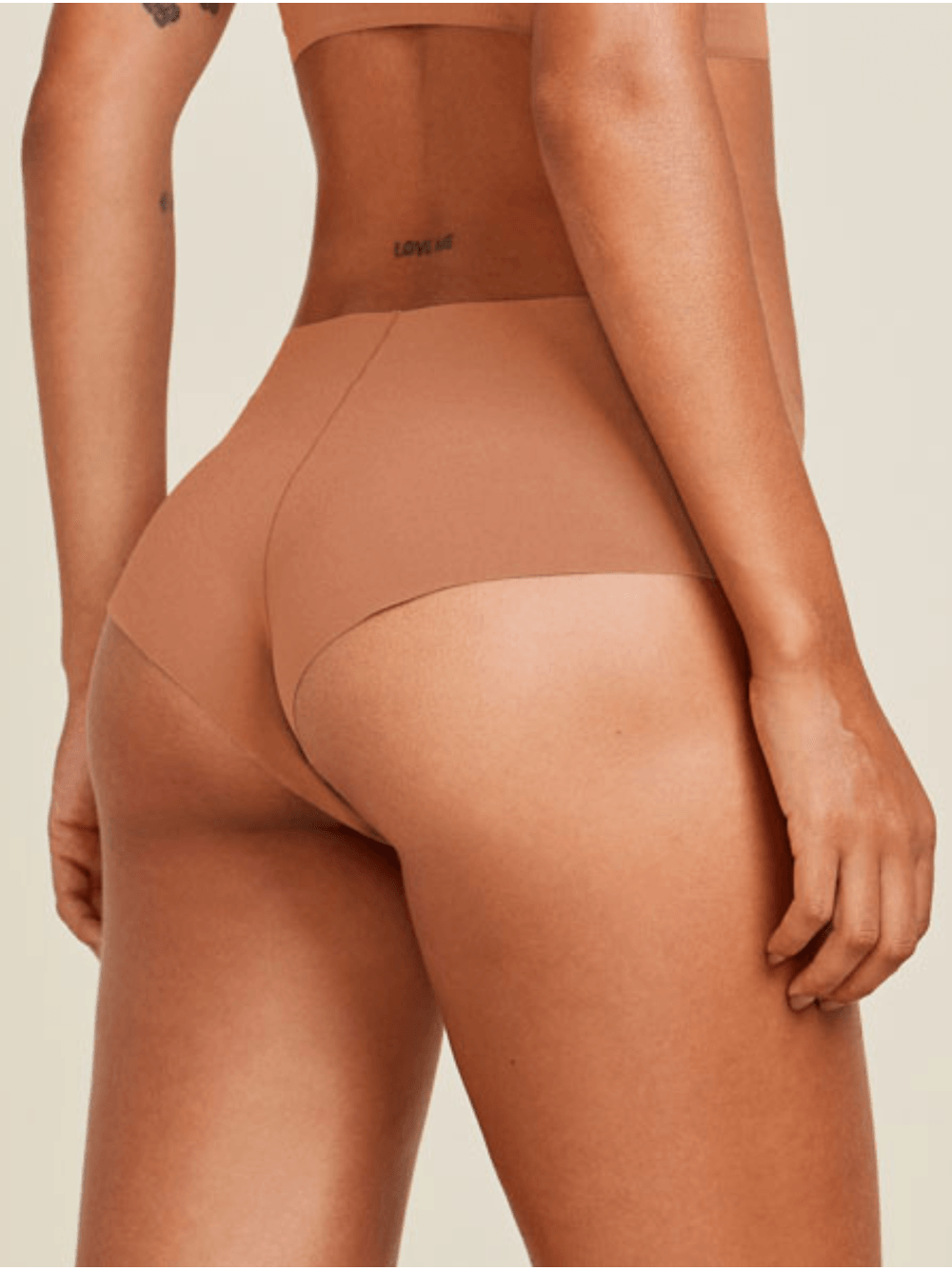 Hope — Calcinha Tanga Brasileira Em Microfibra Nude Caramelo Saloon