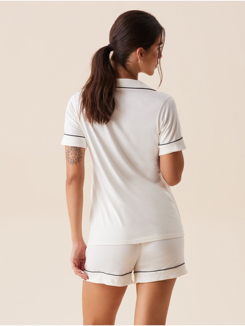 Hope — Short Doll Em Viscose Com Vivo Contrastante Flora Off White