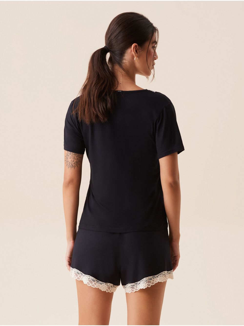 Hope — Short Doll Manga Curta Em Viscose E Renda Moon Preto