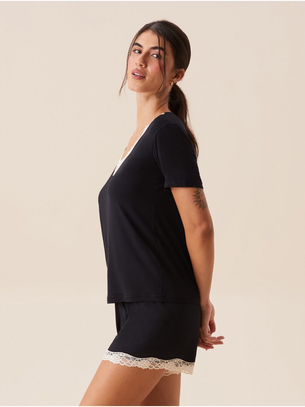 Hope — Short Doll Manga Curta Em Viscose E Renda Moon Preto