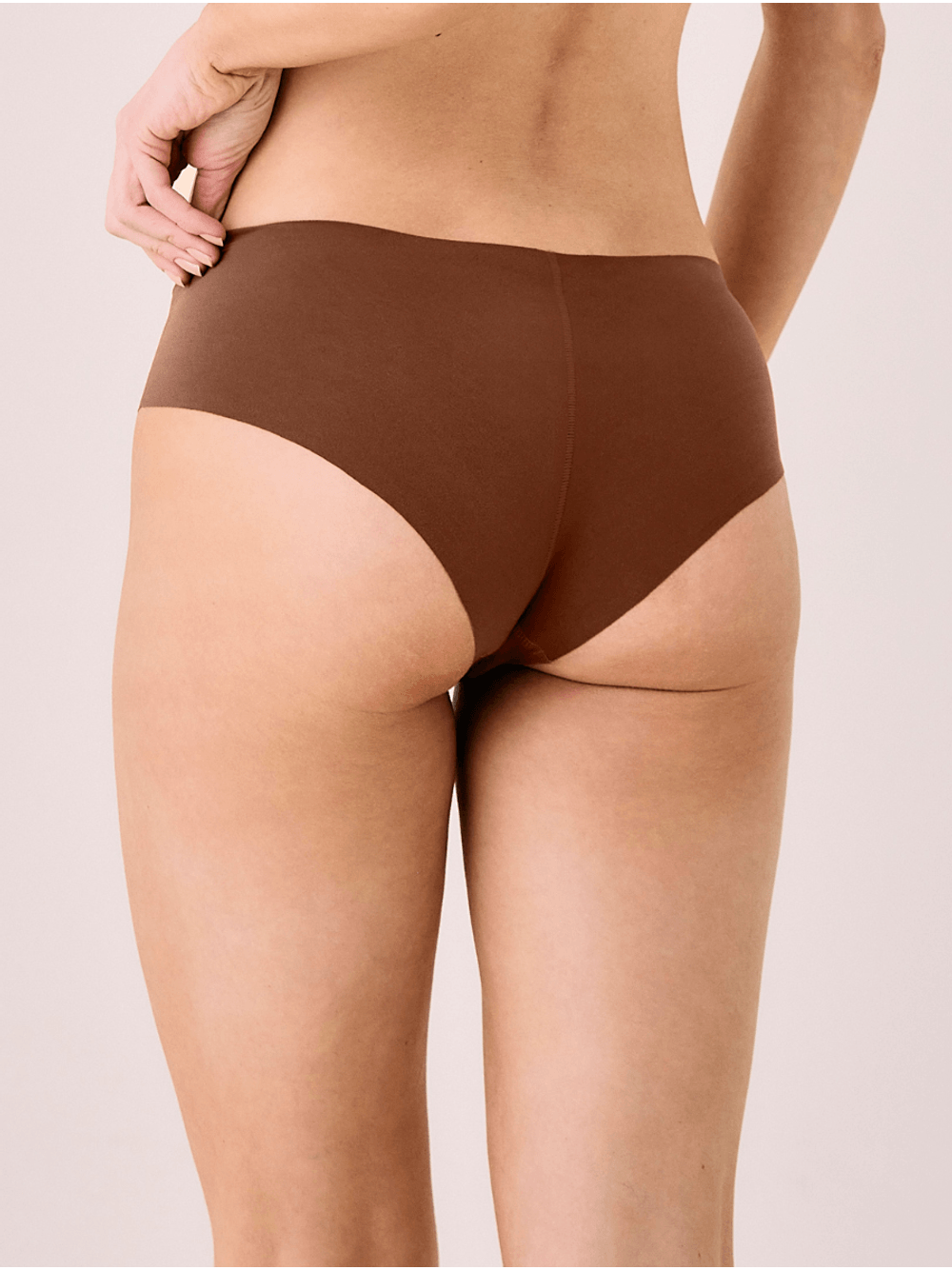 Hope — Calcinha Tanga Brasileira Em Microfibra Nude Marrom Cappuccino